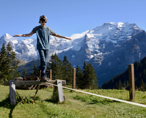 Slack lining in Alps