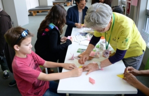 what is worldschooling? cranes of Hiroshima, worldschooling Japan